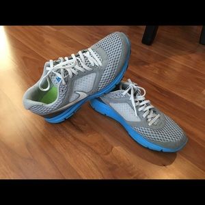 Women's Athletic Shoes